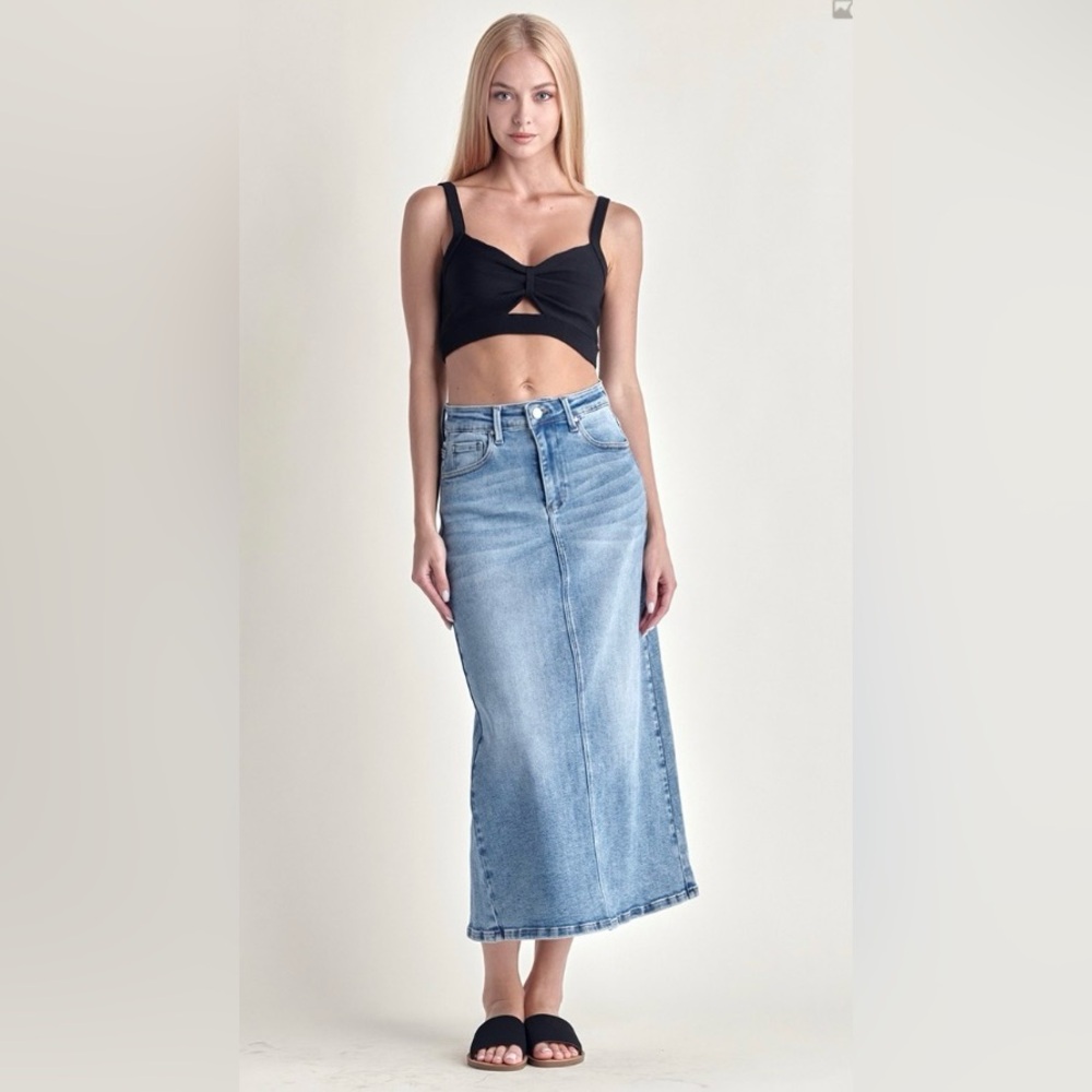 Elegant Light Blue Maxi Denim Skirt